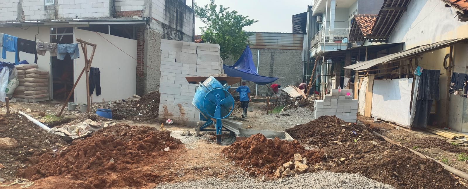 CAMAT CIPONDOH & LURAH GONDRONG DIMINTA BERTINDAK TEGAS: BANGUNAN KOS-KOSAN TANPA IZIN DI RT 04 CIPONDOH MEMICU KEMARAHAN WARGA