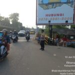 Pengaturan Arus Lalu Lintas Pagi Hari Oleh Bhabinkamtibmas Polsek Balaraja Polresta Tangerang