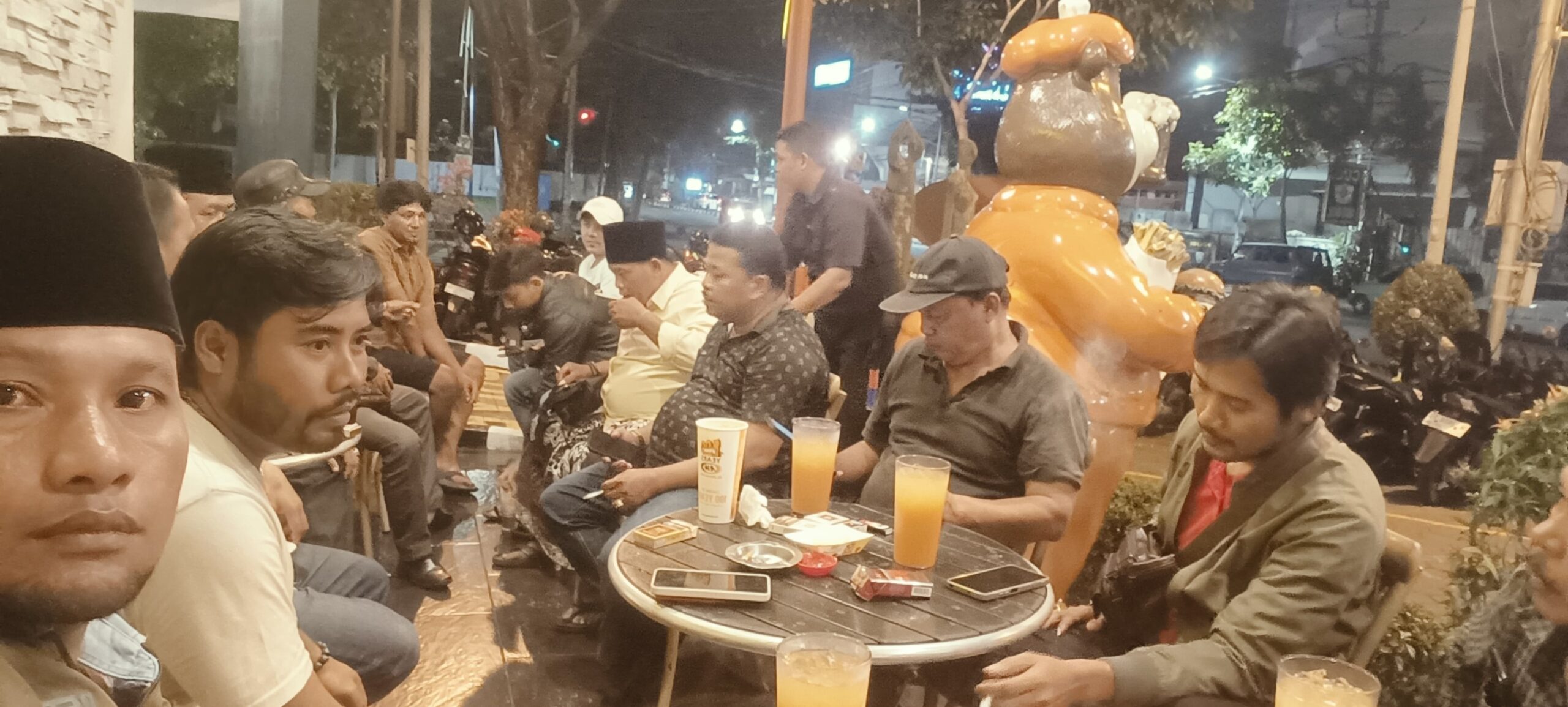 Setelah Dialog Dengan Ormas Yang Sempat Akan Demo, Wali Kota Pastikan Surabaya Aman dan Nyaman