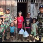 Sentuhan Hati di Tanah Papua, Satgas Yonif 642/Kps Berikan Sembako Untuk Warga
