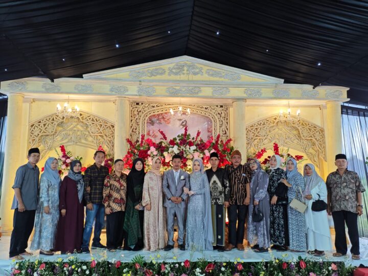 Selamat Resepsi Pernikahan Putri Dari Bapak H.Haerudin & Ibu Hj Siti Lia Alumni Mts. Matlaulhuda Parung Panjang Berjalan Lancar. 