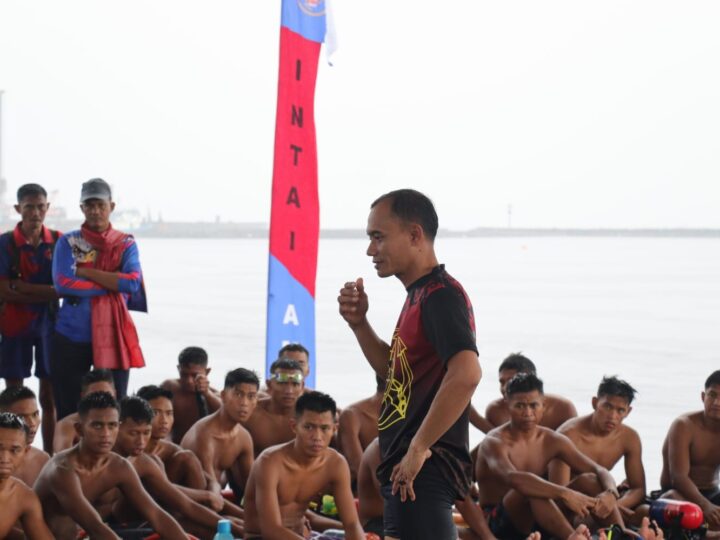 Danpasmar 1 Terjun Langsung Ikuti Renang Laut Bersama Prajuritnya