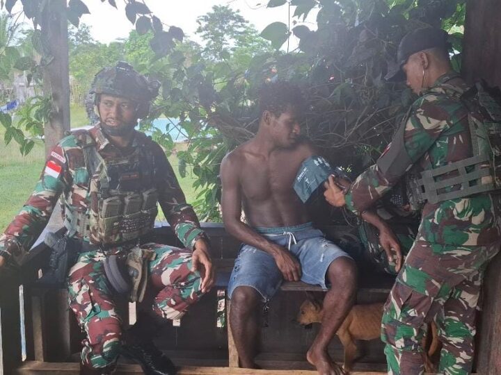 Tingkatkan Kualitas Kesehatan Warga, Satgas Yonif 642/Kps Laksanakan Yankes