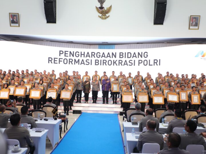 Prestasi Membanggakan: Polres Metro Tangerang Kota menerima Penghargaan Pelayanan Prima dari Kapolri di Musrenbang 2025