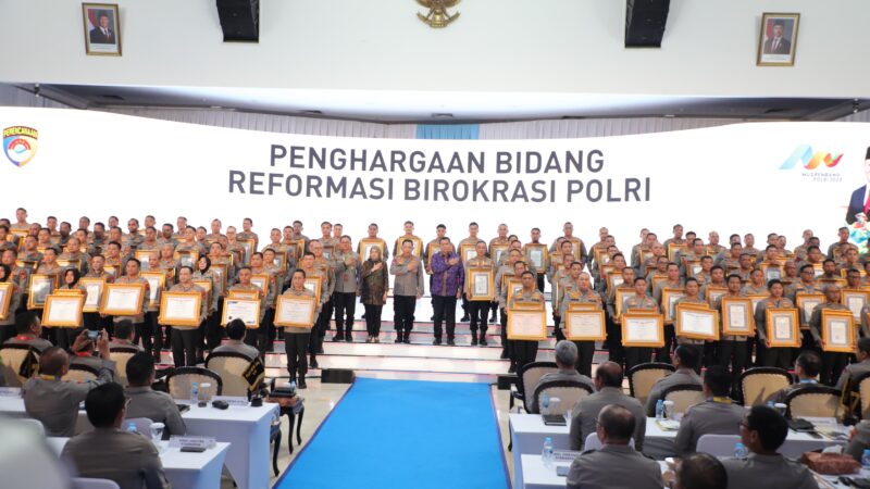 Prestasi Membanggakan: Polres Metro Tangerang Kota menerima Penghargaan Pelayanan Prima dari Kapolri di Musrenbang 2025