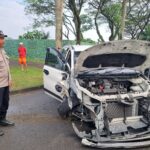 Anggota Polsek Panongan Respon Cepat Tangani Laka Lantas di Citra Raya