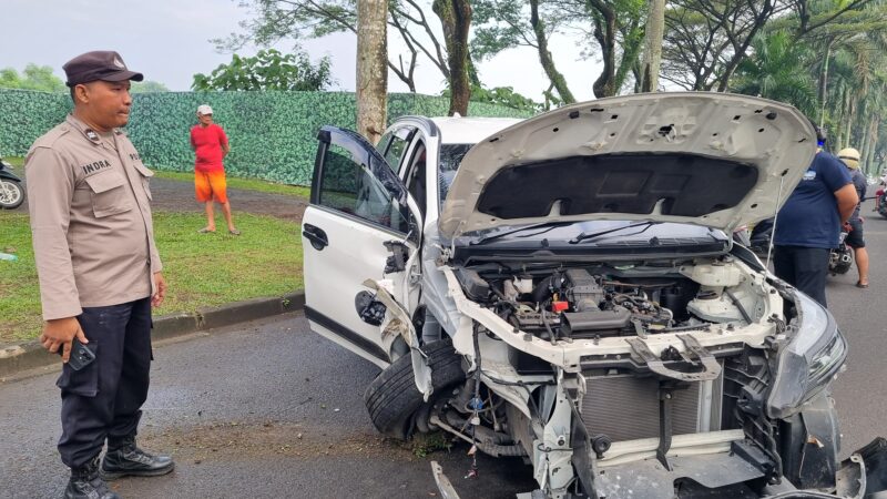 Anggota Polsek Panongan Respon Cepat Tangani Laka Lantas di Citra Raya
