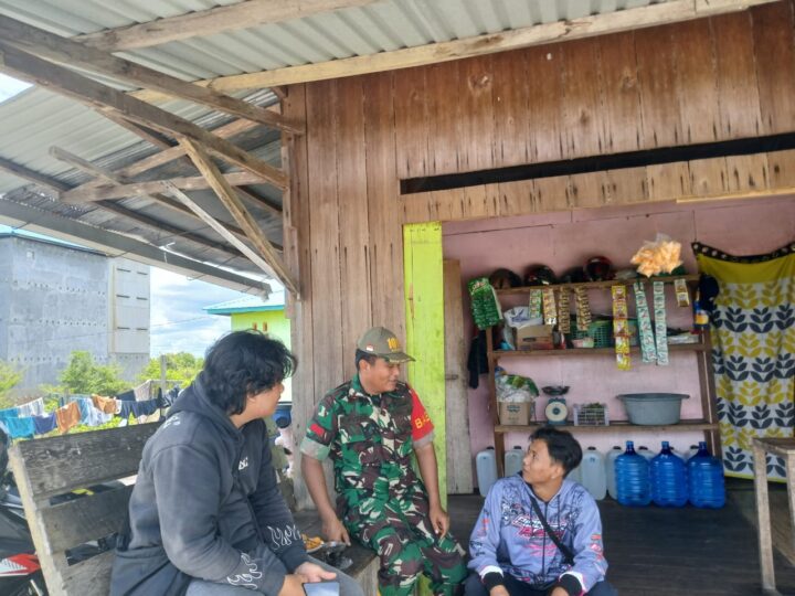Babinsa Koramil 1019-02/Kamipang Berintaksi Bersama Warga Binaan