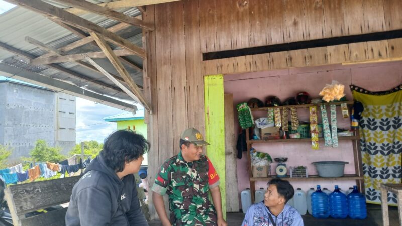 Babinsa Koramil 1019-02/Kamipang Berintaksi Bersama Warga Binaan