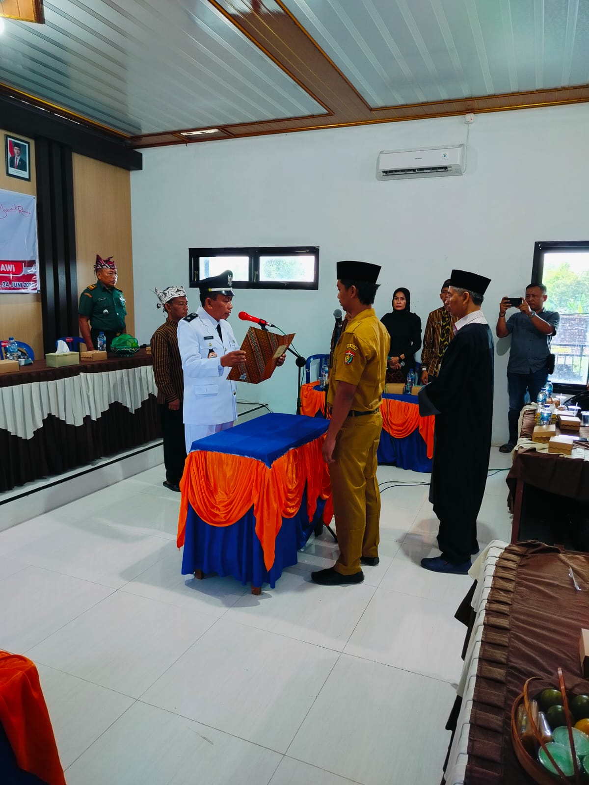 KEPALA DESA NGOMPRO LANTIK KEPALA DUSUN GADUNG DESA NGOMPRO KECAMATAN PANGKUR KABUPATEN NGAWI.