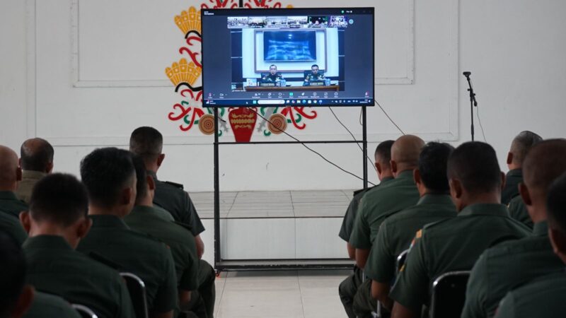 Anggota Kodim 1016/Plk Ikuti Pengarahan Pangdam XII/Tanjungpura Secara Vicon