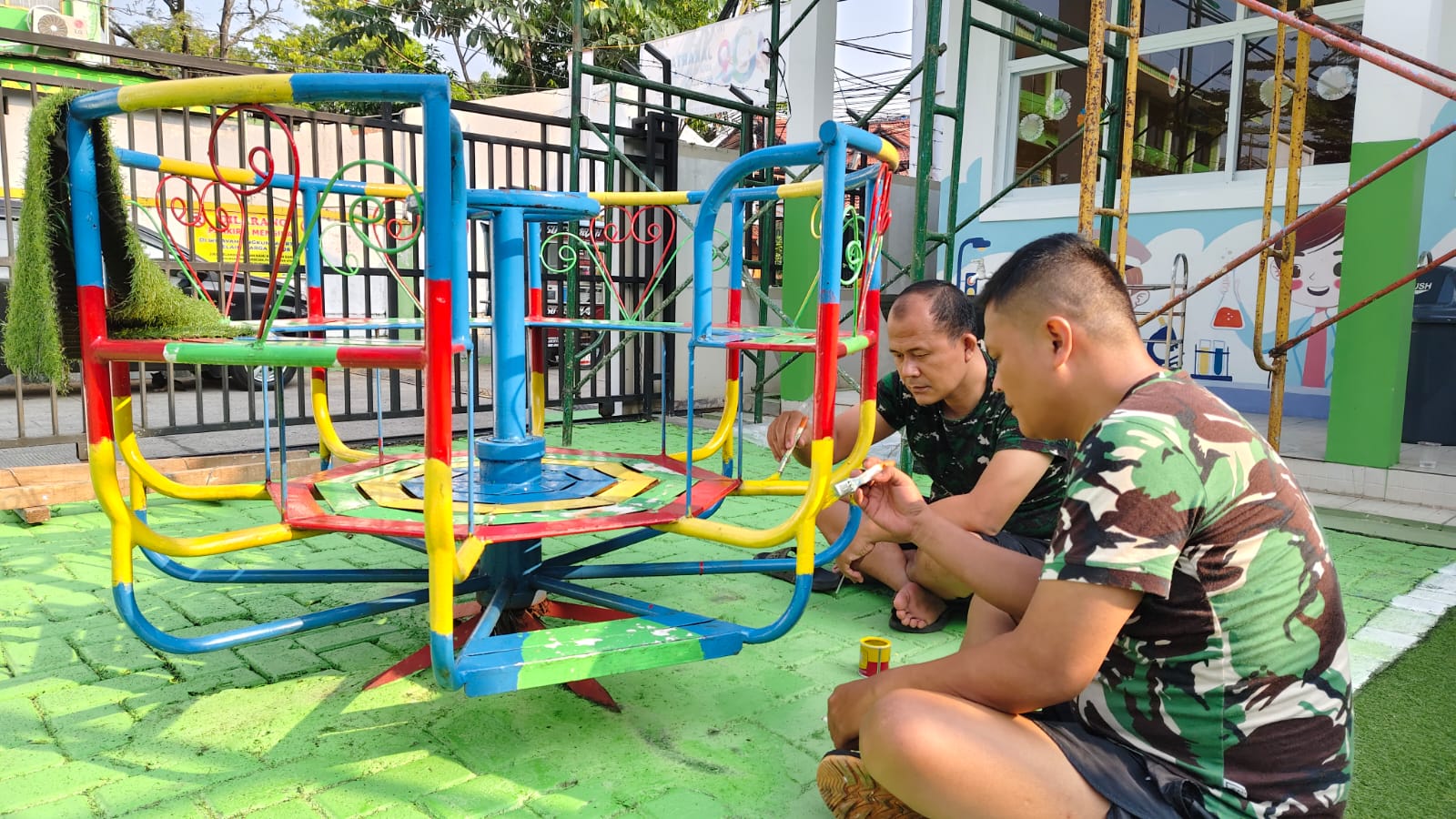 Tumbuhkan Semangat Belajar Sejak Dini, Korem 051/Wijayakarta dan Masyarakat Gelar Karya Bhakti di TK Kartika X-16 Mampang, Jakarta Selatan