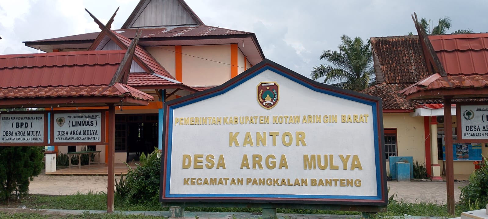 Kepala Desa Arga Mulya Kobar Membenarkan Warganya Yang Bentuk Panitia PTSL, dan Menarik Biaya Sebesar 4 Juta/Sertifikat Untuk Perbaikan Infrastruktur.