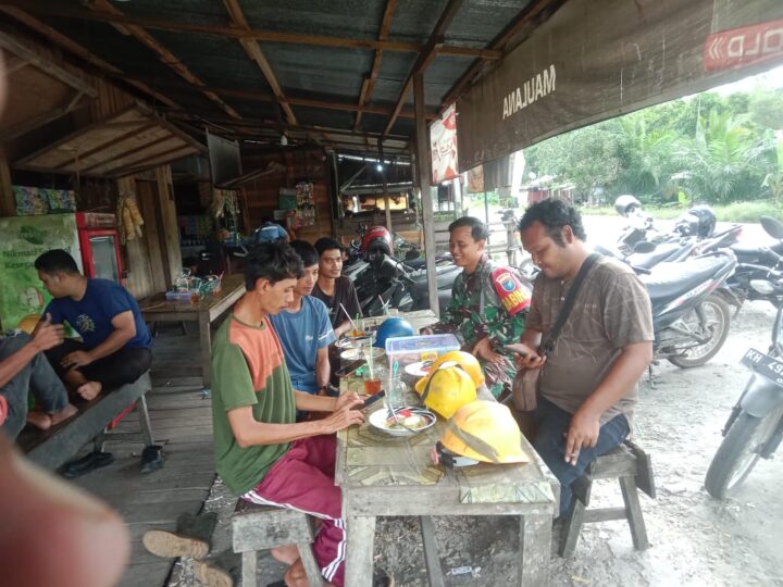 Jalin Komunikasi Bersama Warga Binaan, Babinsa Koramil 1015-01/Mentaya Hilir Selatan Laksanakan Komsos
