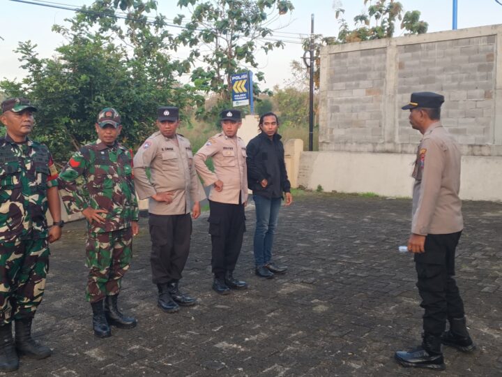 Kapolsek Tragah AKP Erwan Kurniawan, SH Pimpinan Apel Persiapan Patroli Malam Hari Raya IDUL ADHA 1446