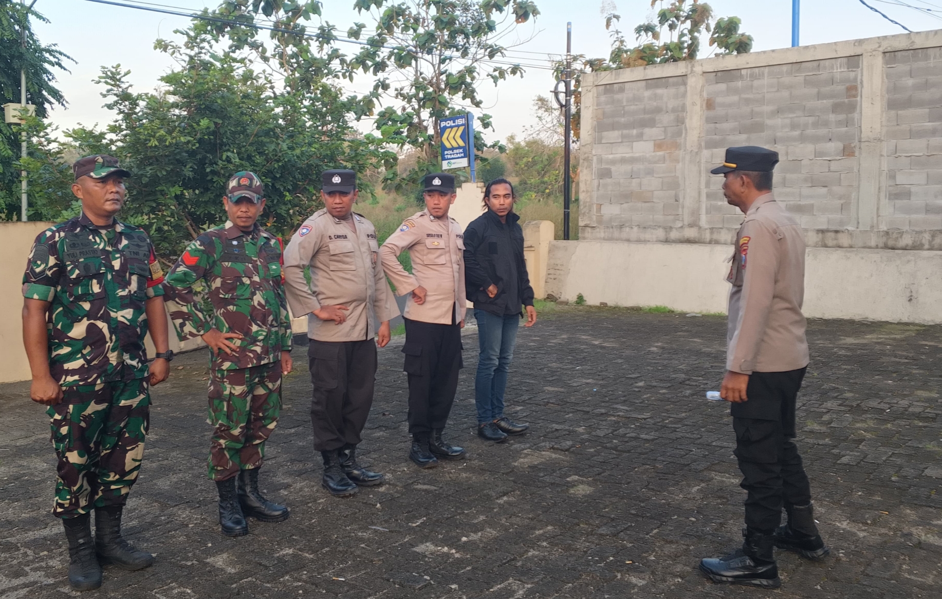 Kapolsek Tragah AKP Erwan Kurniawan, SH Pimpinan Apel Persiapan Patroli Malam Hari Raya IDUL ADHA 1446