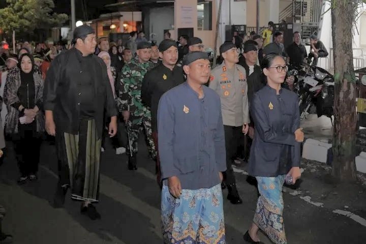 Bupati Pacitan Indrata Nur Bayuaji Didampingi Forkopimda Kompak Mlaku Suran Sambut Tahun Baru 1 Muharam 1447 Hijriah