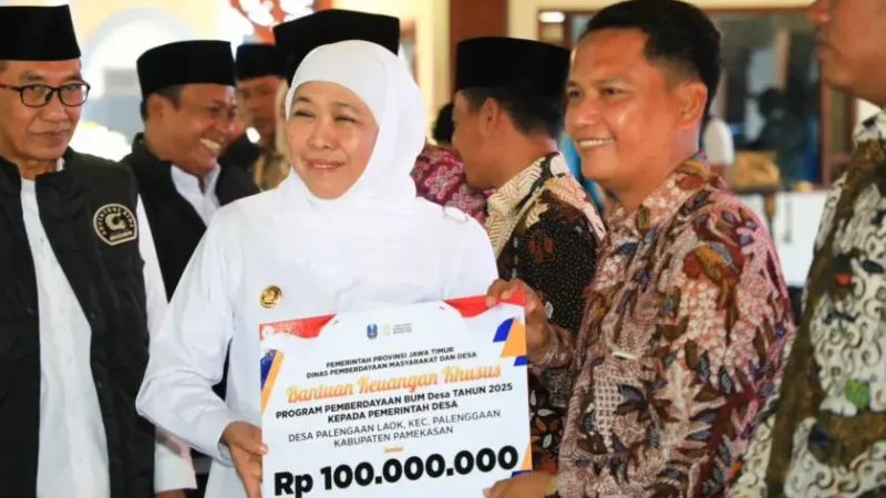 Gubernur Jatim Khofifah Salurkan Rp6,37 Miliar ke Kabupaten Pamekasan, Upaya Turunkan Angka Kemiskinan.