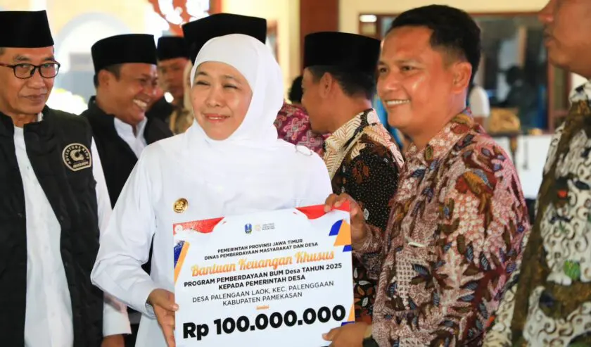 Gubernur Jatim Khofifah Salurkan Rp6,37 Miliar ke Kabupaten Pamekasan, Upaya Turunkan Angka Kemiskinan.