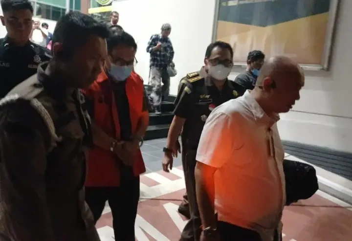 Terlibat Gratifikasi Rp3,6 Miliar, Eks Kabid Jalan dan Jembatan Dinas PU Surabaya Ditahan
