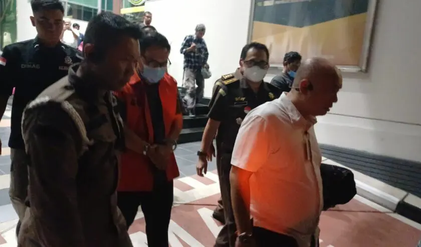 Terlibat Gratifikasi Rp3,6 Miliar, Eks Kabid Jalan dan Jembatan Dinas PU Surabaya Ditahan