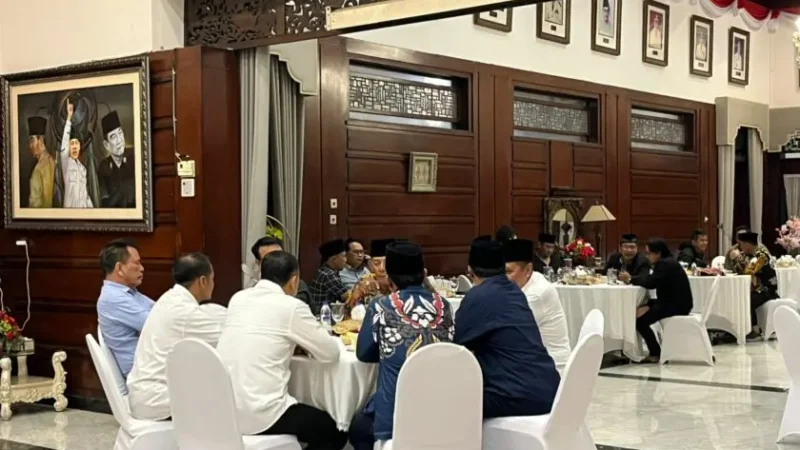 Demo Wali Kota Surabaya Soal Jukir Liar di Surabaya Batal, Setelah Adakan Pertemuan Antara Forum Solidaritas Madura Indonesia Dengan Pemkot Surabaya.