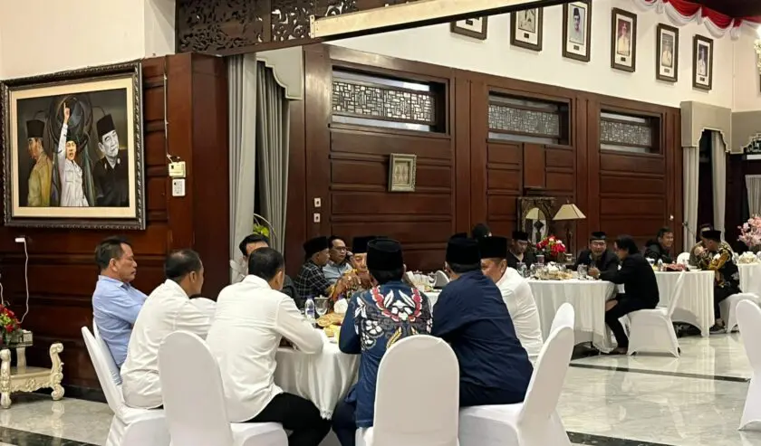 Demo Wali Kota Surabaya Soal Jukir Liar di Surabaya Batal, Setelah Adakan Pertemuan Antara Forum Solidaritas Madura Indonesia Dengan Pemkot Surabaya.