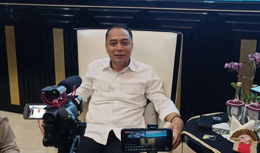 Parkir Kendaraan di RSUD Soewandhie Yang Meluber ke Jalan, Walikota Surabaya Akan Mengevaluasi