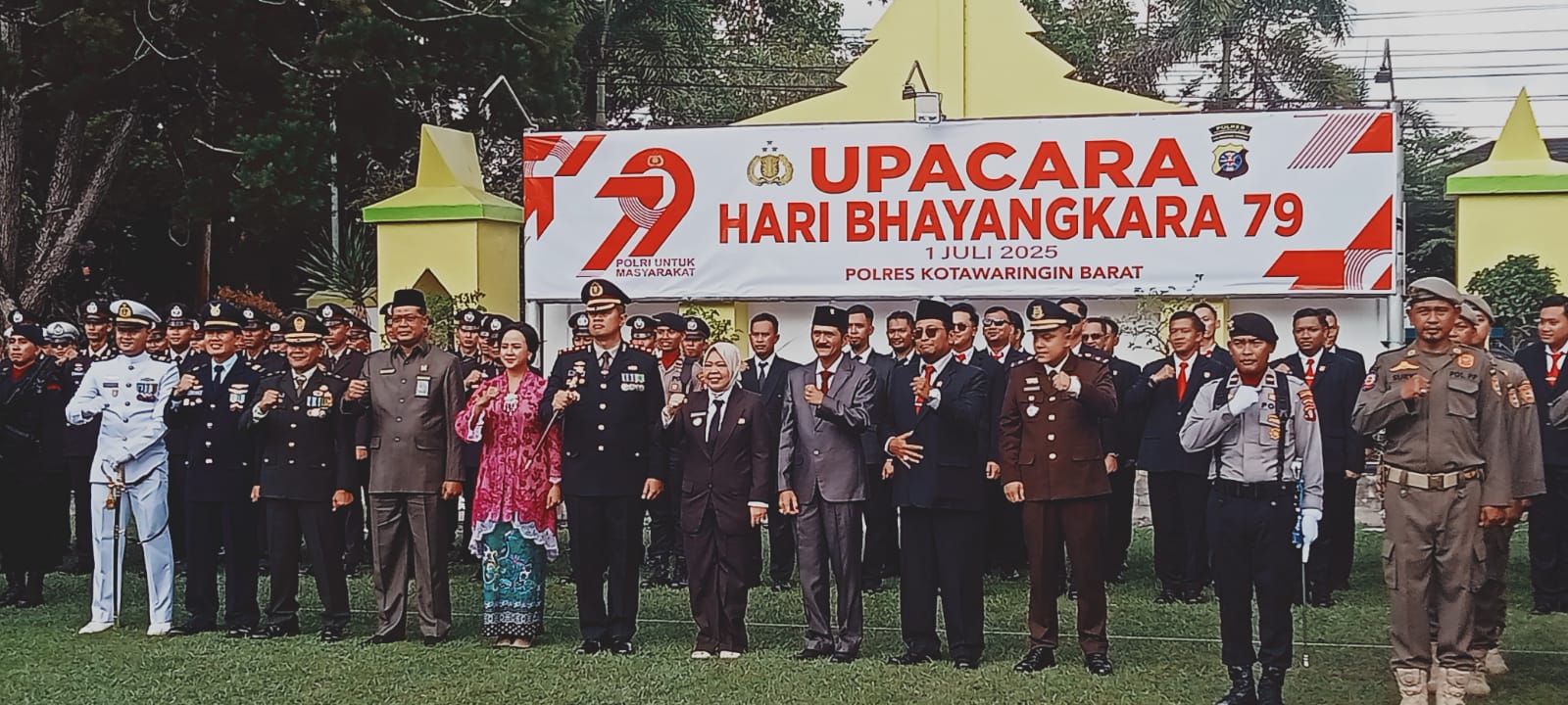 Upacara Hari Ulang Tahun Bhayangkara Ke 79 Tahun 2025 di Polres Kotawaringin Barat Dipimpin Kapolres AKBP Theodorus Priyo Santosa S.I.K.