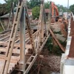 Prof. Dr. Ir. Juni Gultom Kadis PUPR Kalteng Membenarkan Pembongkaran Jembatan Bally Di Desa Lupu.