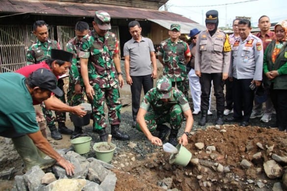 Peletakan Batu Pertama Pembangunan Pos Koramil Mega Mendung oleh Dandim 0621/Kab Bogor Letkol Inf Henggar Tri Wahono