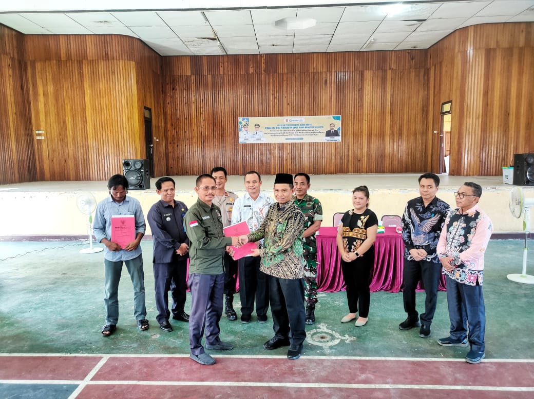 Kegiatan Penyerahan Akta Notaris Bertempat di Gedung Wanagraha Pegatan.