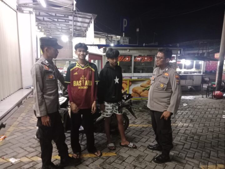 Memberantas Kenakalan remaja, Polsek Kresek lakukan Patroli Mobile di Desa Cibetok
