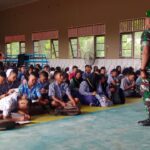 Tanamkan Disiplin Pada Siswa, Danramil 1019-03/Katingan Hilir Berikan Materi PBB Pada Siswa Baru