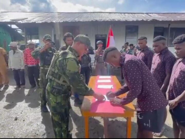 Empat Mantan Anggota OPM Berikrar Setia Kembali ke Pangkuan Ibu Pertiwi