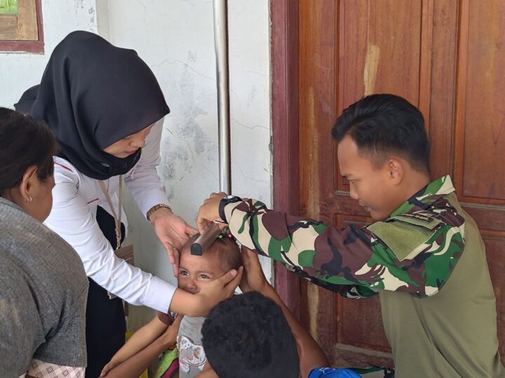 Satgas Pamtas RI-RDTL Gelar Posyandu di Desa Taloi Dalam