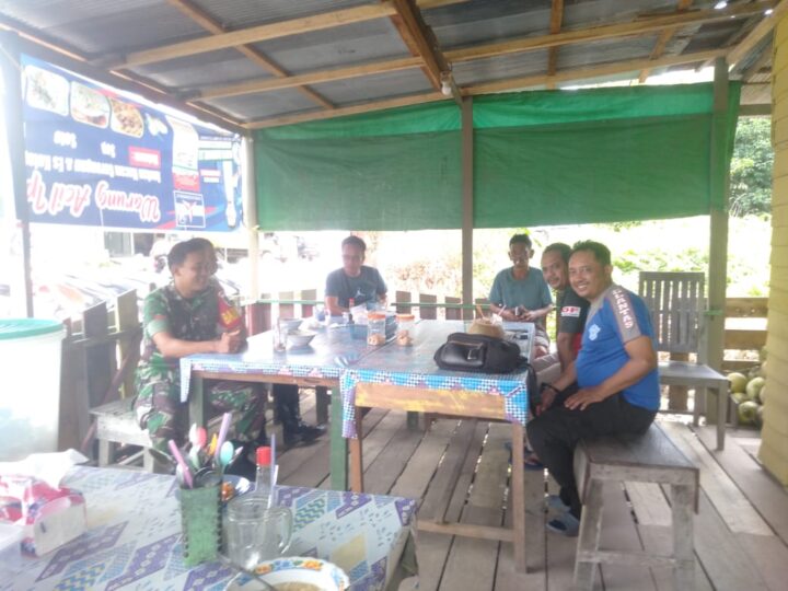 Jalin Komunikasi Bersama Warga Binaan, Babinsa Koramil 1015-01/Mentaya Hilir Selatan Laksanakan Komsos