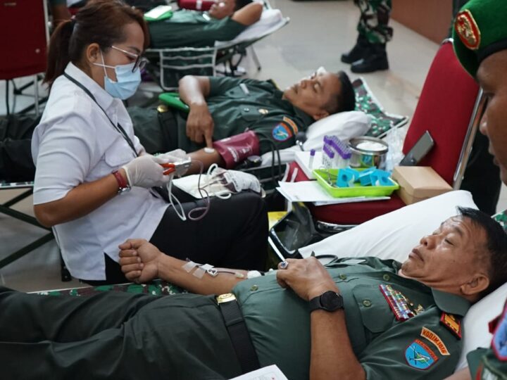 Anggota Kodim 1016/Plk Ikuti Donor Darah Dalam Rangka HUT Ke-67 Kodam XII/Tanjung Pura