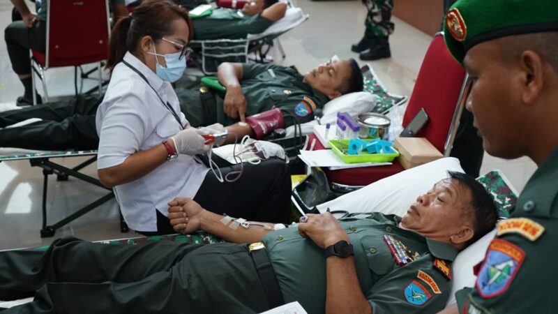 Anggota Kodim 1016/Plk Ikuti Donor Darah Dalam Rangka HUT Ke-67 Kodam XII/Tanjung Pura