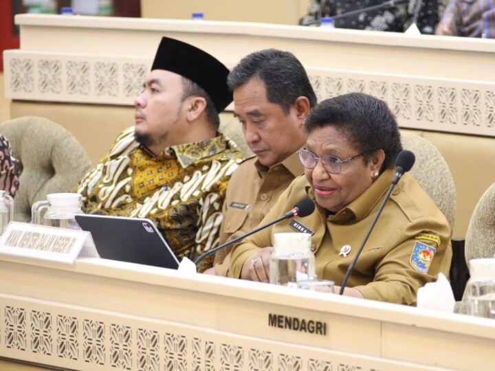 Raker dengan Komisi II, Wamendagri Ribka Tekankan Komitmen Kemendagri Dukung Pelaksanaan PSU dan Pilkada Ulang