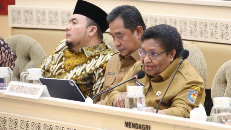 Raker dengan Komisi II, Wamendagri Ribka Tekankan Komitmen Kemendagri Dukung Pelaksanaan PSU dan Pilkada Ulang