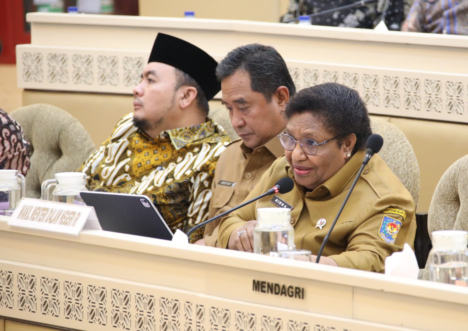Raker dengan Komisi II, Wamendagri Ribka Tekankan Komitmen Kemendagri Dukung Pelaksanaan PSU dan Pilkada Ulang