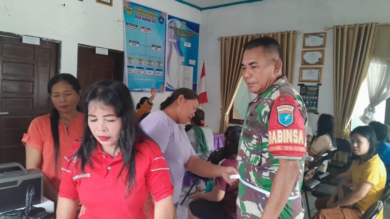 Dukung Kesehatan Warganya, Babinsa Koramil 1016-03/Sepang Dampingi Kegiatan Posyandu Lansia