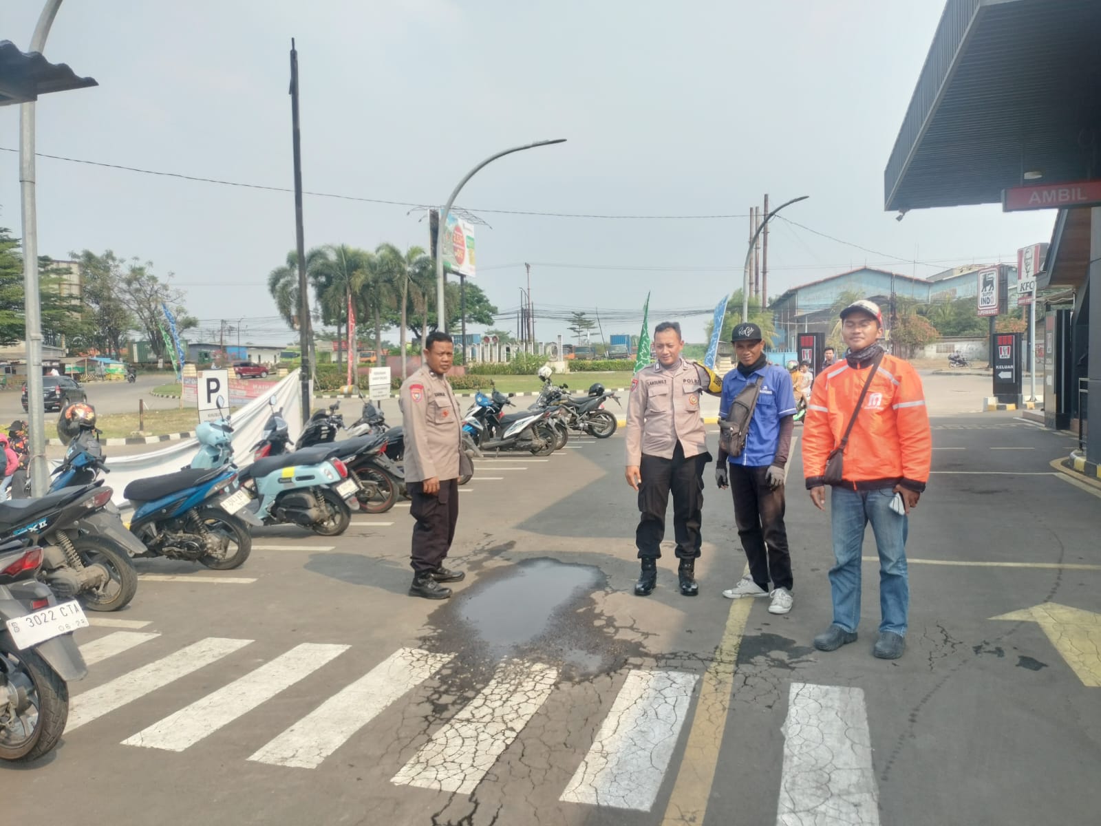 Patroli (PUSAKA) Dialogis Polsek Pasar Kemis ke Area Pusat Keramaian Masyarakat