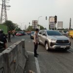 Kapolsubsektor Cikupa Mas Pimpin Langsung Pengaturan Lalu Lintas di Kawasan Industri Cikupa