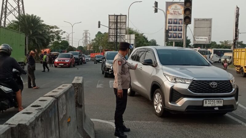 Kapolsubsektor Cikupa Mas Pimpin Langsung Pengaturan Lalu Lintas di Kawasan Industri Cikupa