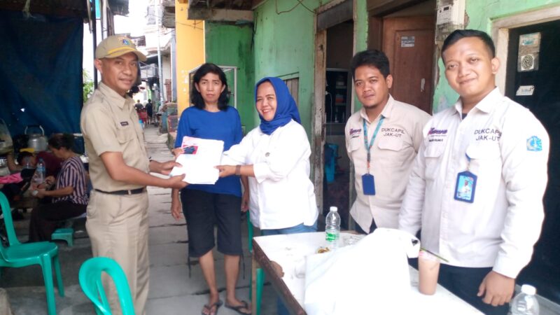 Kasatpel M.Faisal Lakukan Pelayanan “Primadona Dukcapil” di RT.04/ RW.010 Kelurahan Penjaringan Jakarta Utara