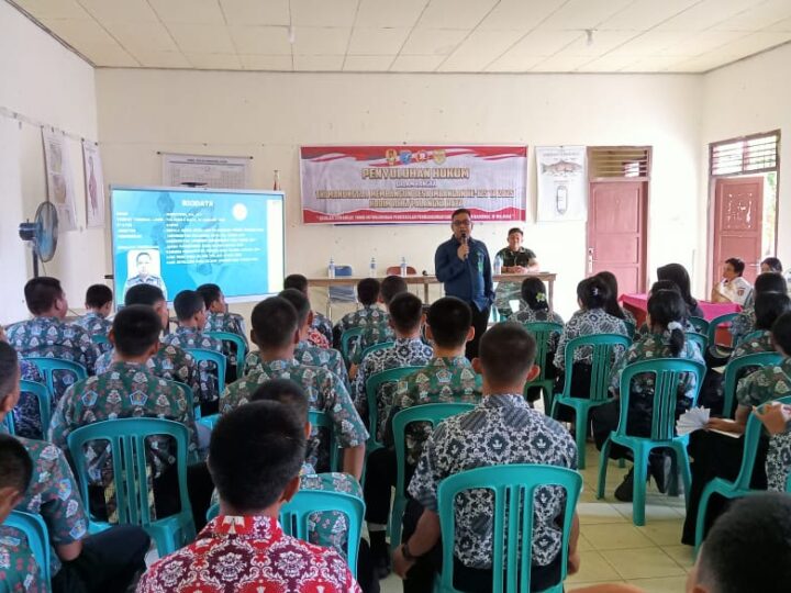 Satgas TMMD Kodim 1016/Plk Bekali Wasbang dan Bela Negara Pada Siswa SMAN 1 Rungan