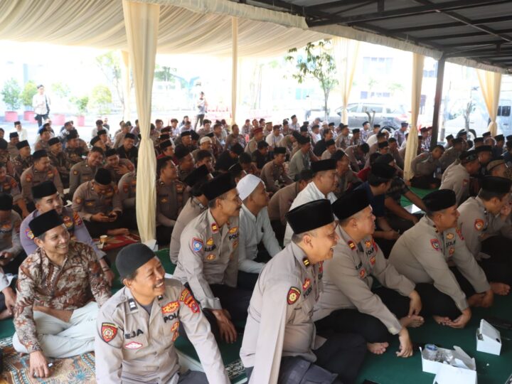 Bareng Ustaz Hilman Fauzi, Polresta Tangerang Gelar Doa Bersama dan Santunan Yatim