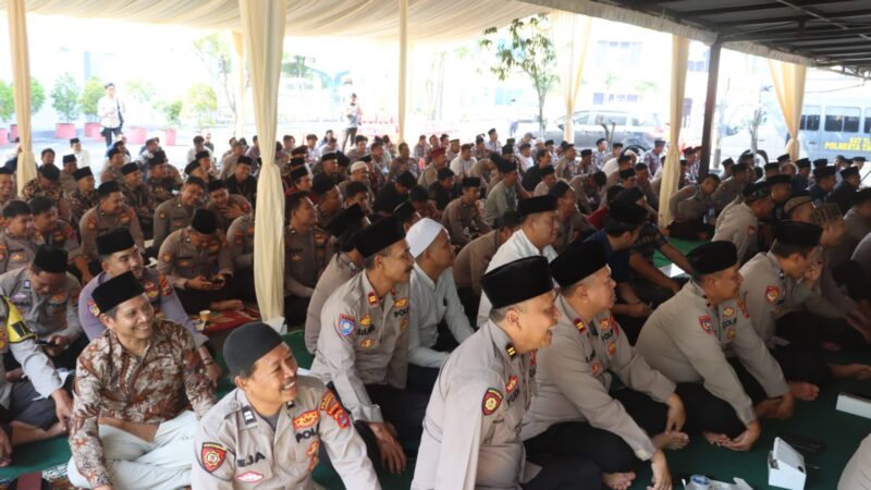 Bareng Ustaz Hilman Fauzi, Polresta Tangerang Gelar Doa Bersama dan Santunan Yatim